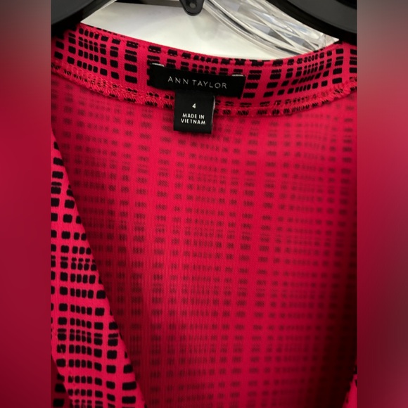 Ann Taylor Red w/ Navy Blue Long Sleeve Wrap Dress - Classic Look. NWT Size 4 - Picture 3 of 4